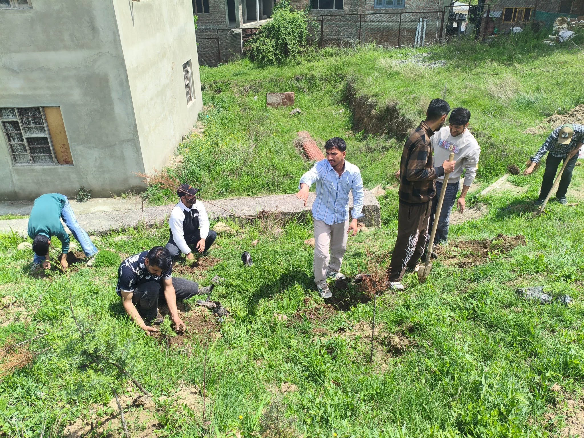 A step towards a greener tomorrow!  Government ITI Pattan proudly organized a Plantation Drive, bringing together trainees, staff, and faculty to contribute towards environmental sustainability. With great enthusiasm and a shared sense of responsibility, 